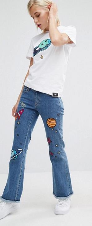 Укороченные джинсы‑клеш с космической вышивкой House of Holland x Lee